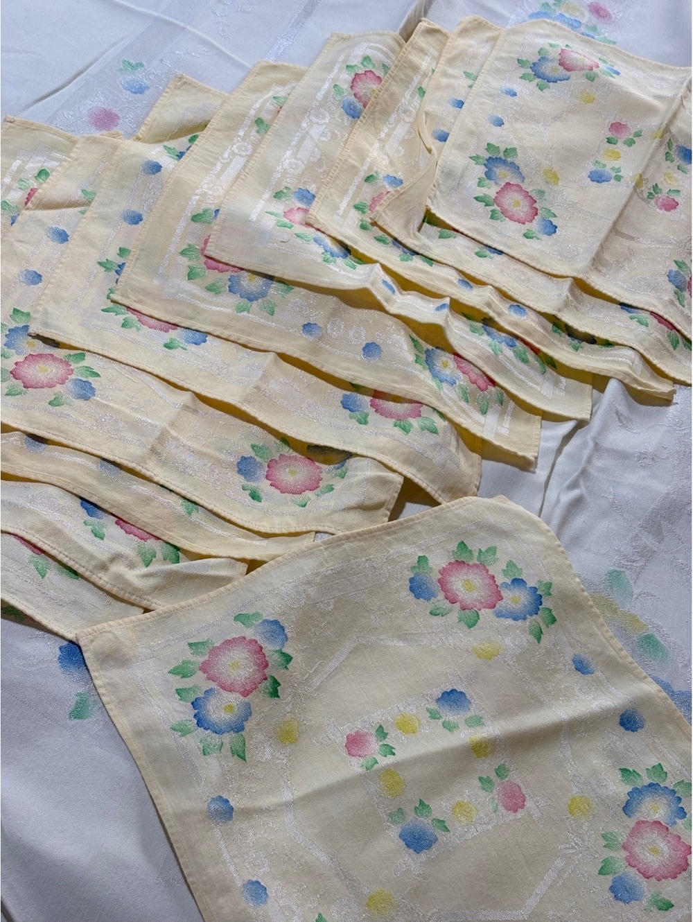 "Vtg 1950s Damask Banquet Tablecloth Set 56x94, 11 Napkins Pastel Floral Yellow
